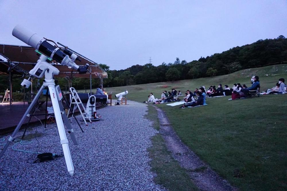 天体望遠鏡を準備して星の出を待ちます