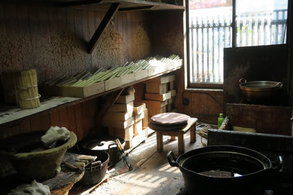 規有さんの作業場　神聖な空気が流れます