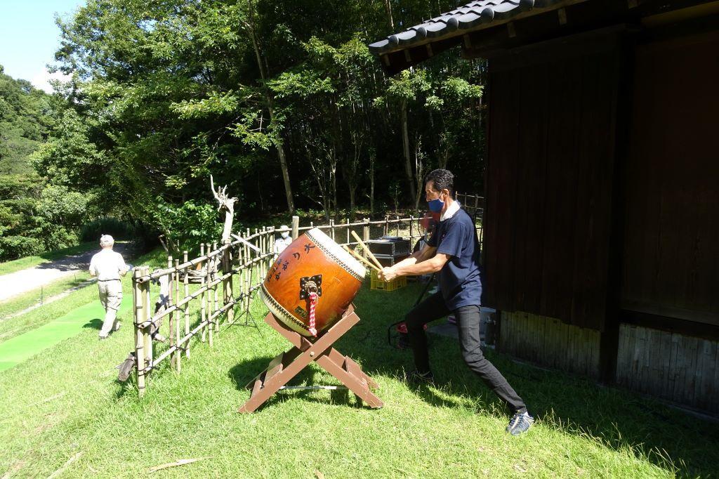 迫力の呼び込み太鼓！