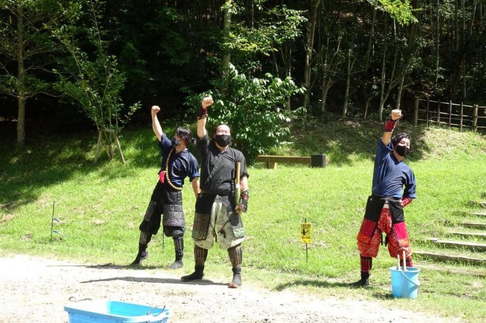 最後はやっぱり武将隊。みんなで勝鬨（かちどき）をあげます。