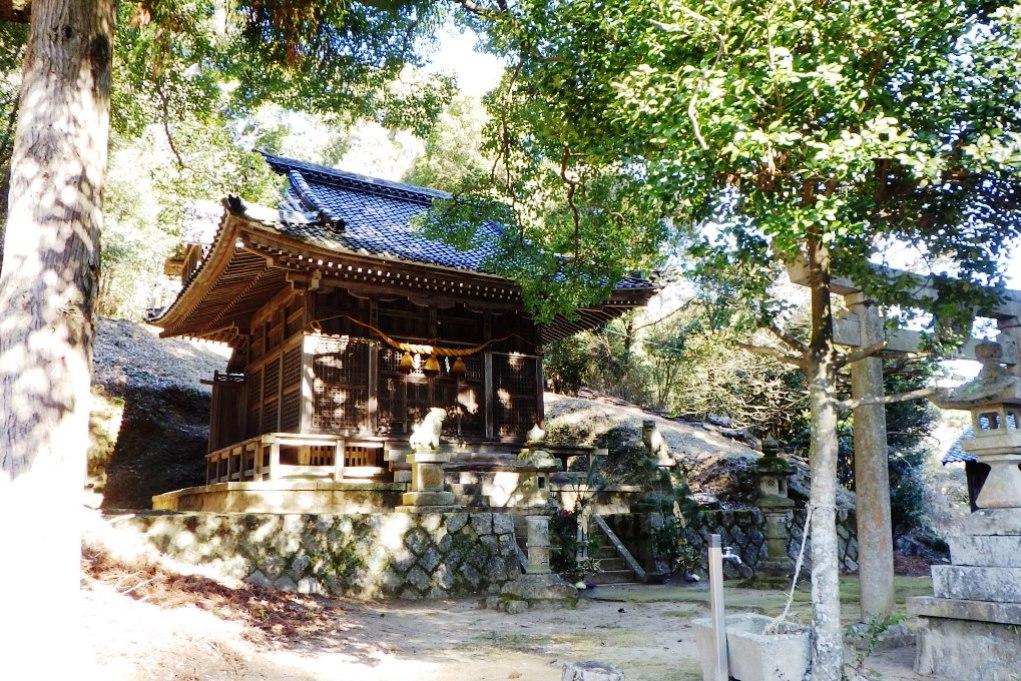 「白髭八柱神社」門松もありお正月ムードが出ていました。