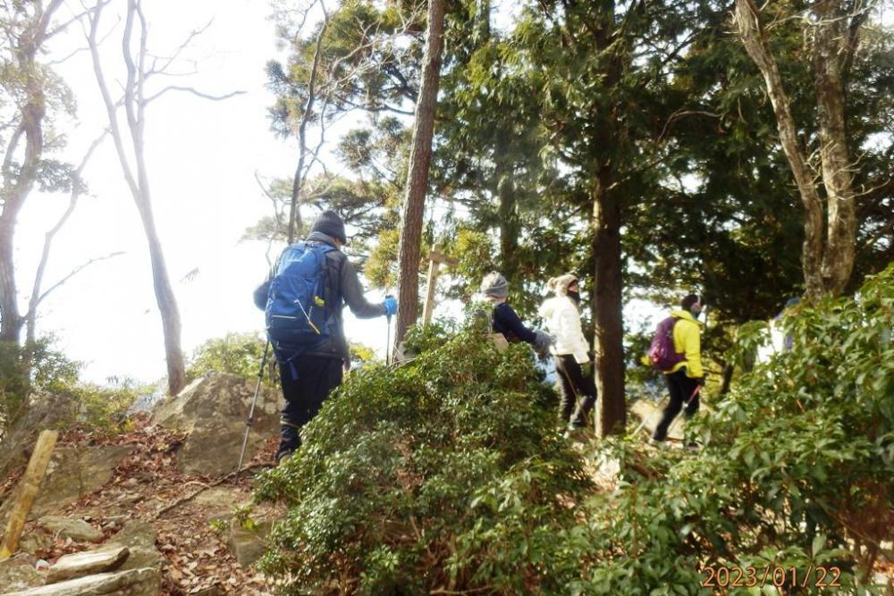 11：00　「水晶山山頂」から「鉄塔」へ