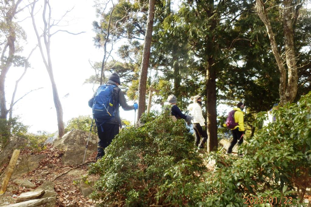 11：00　「水晶山山頂」から「鉄塔」へ