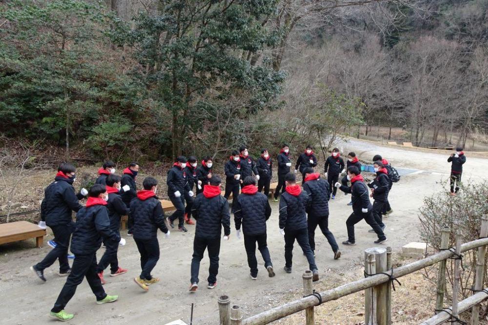 集合前の準備運動、さすが息もぴったり！