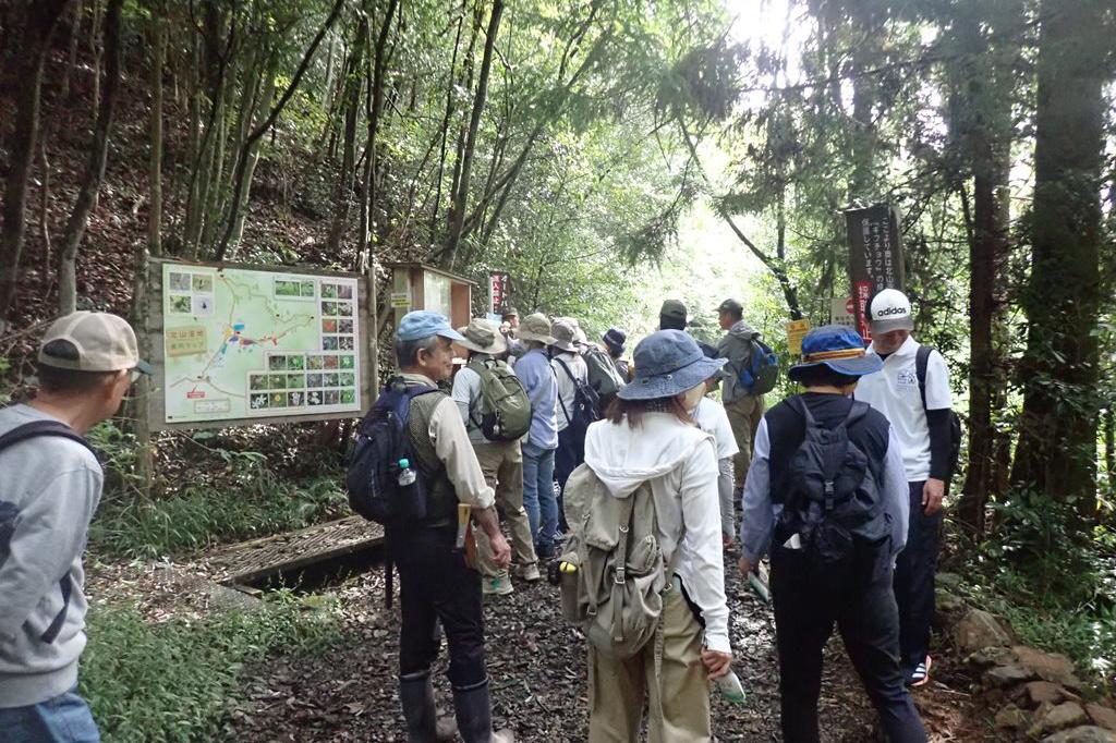 北山湿地入り口、どんな動植物に出会えるのか楽しみですね