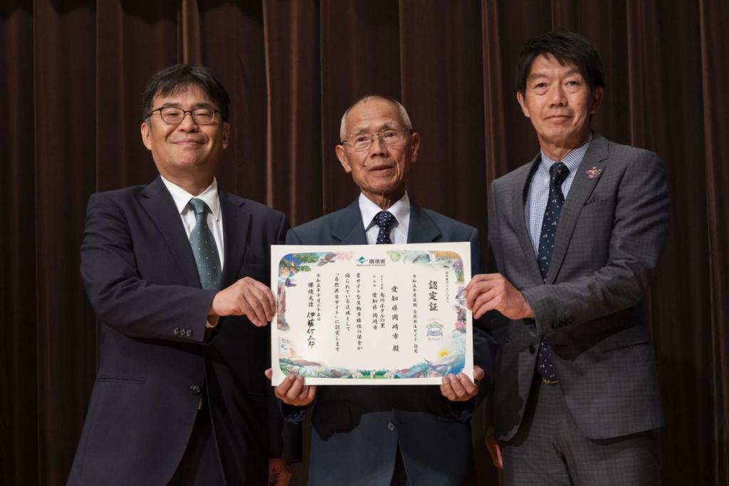 真ん中が片岡会長、右は新井環境部長です。