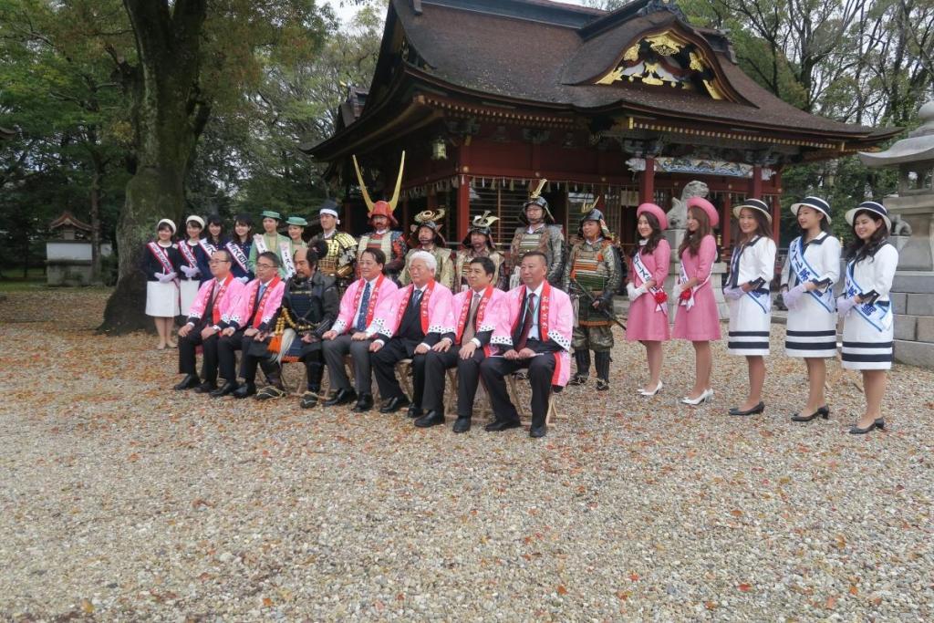 伊賀八幡宮で出陣式に参加した皆さんと