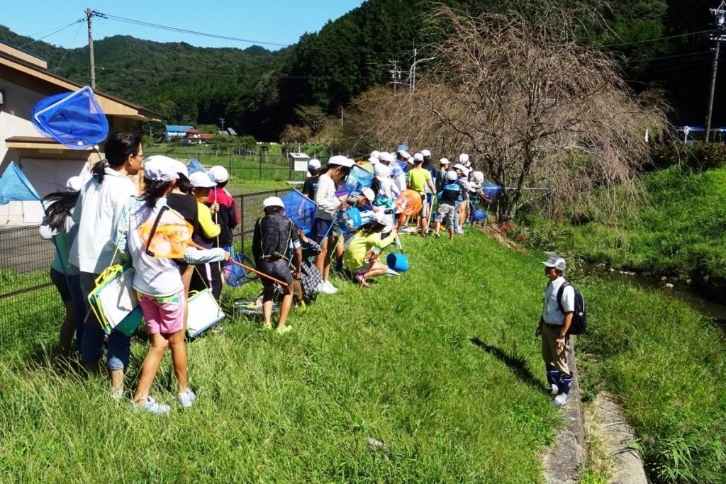 着替えて鳥川へ向かいます