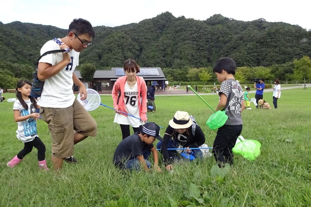 「えいやっ」「捕れた？」「捕れた～」