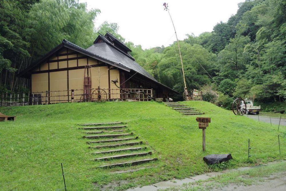 250年前の古民家を移築した管理棟（イベント開催日以外は館内でゆったりくつろぐことができます。飲食も可能です。）