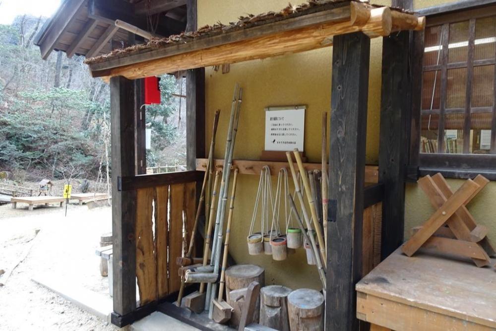 竹馬や竹カッポン等で自由に遊ぶことができます