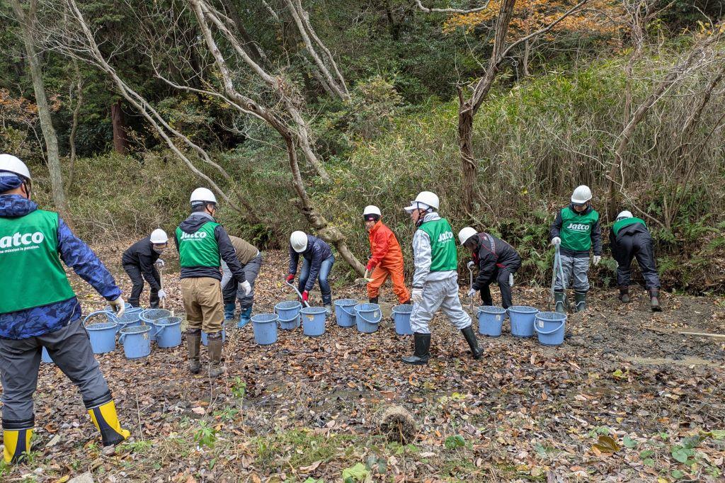 スコップ作業はたいへんです
