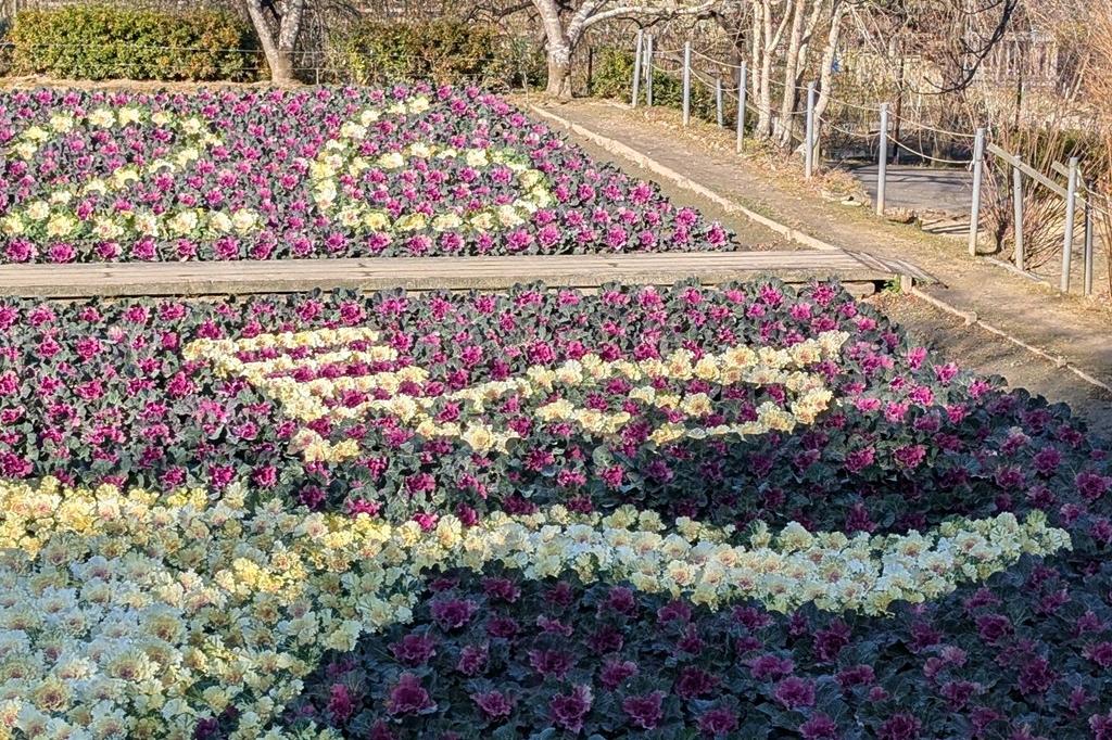 馬の「タテ線」を抜き、尾を付けて疾走感を出しました