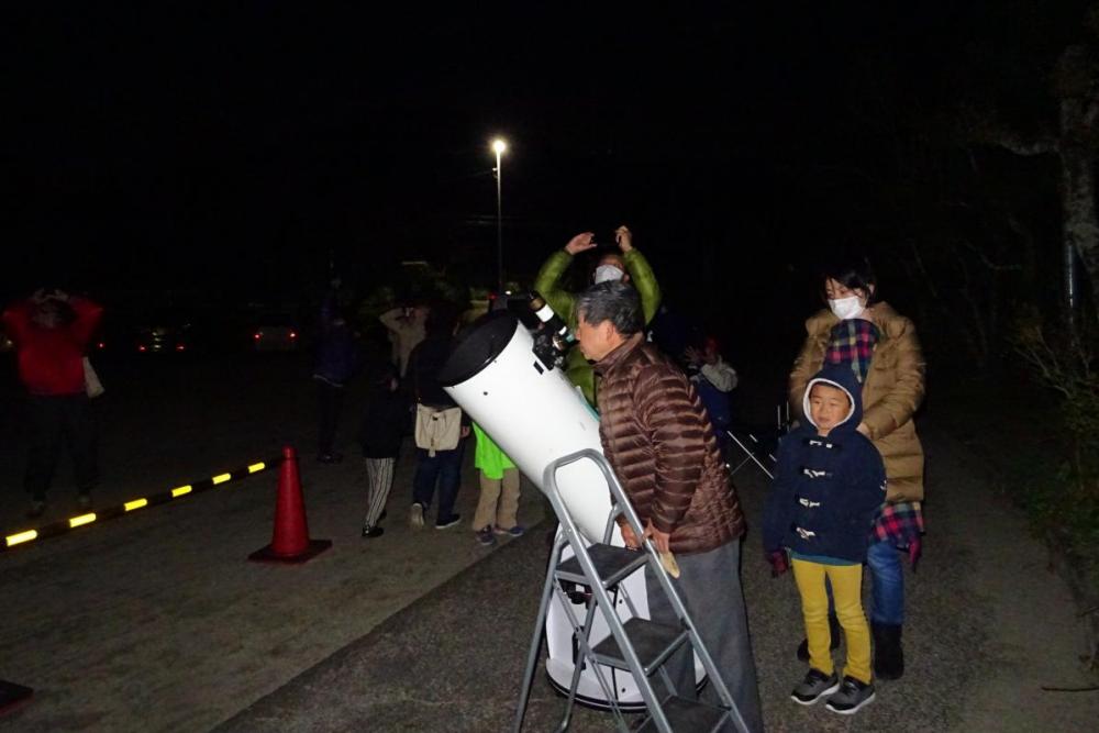 望遠鏡で星雲・星団を観察