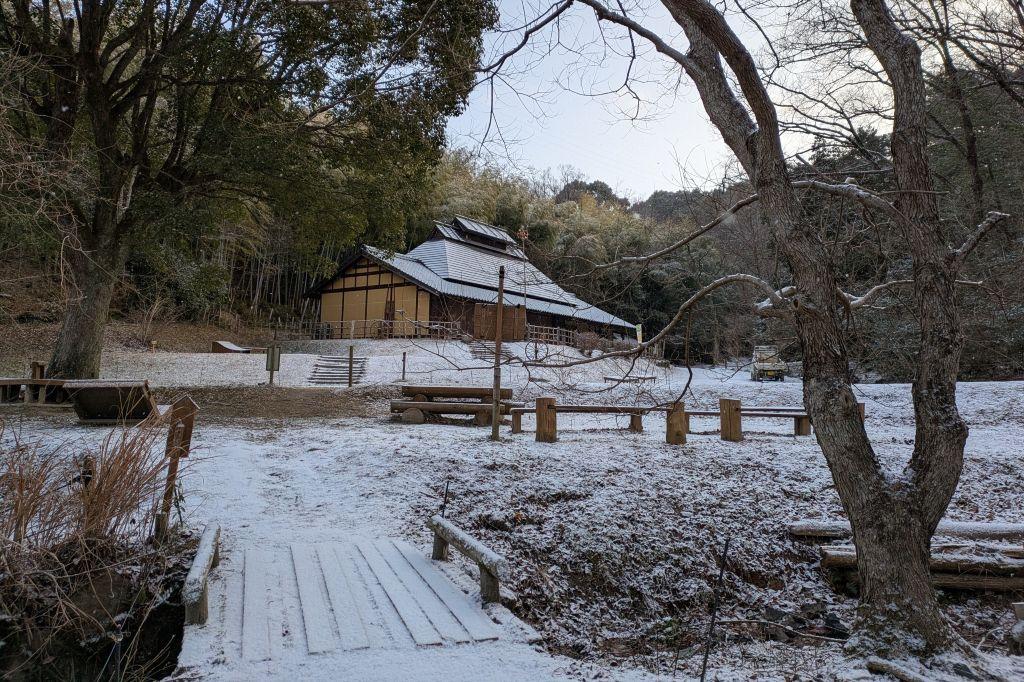 250年前の古民家を移築した管理棟（イベント開催日以外は館内でゆったりくつろぐことができます。ご持参で飲食も可能です。）