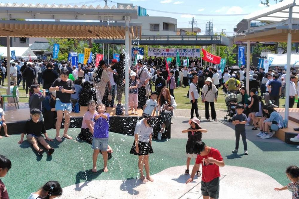 会場の籠田公園には遊べる噴水もありますよ～