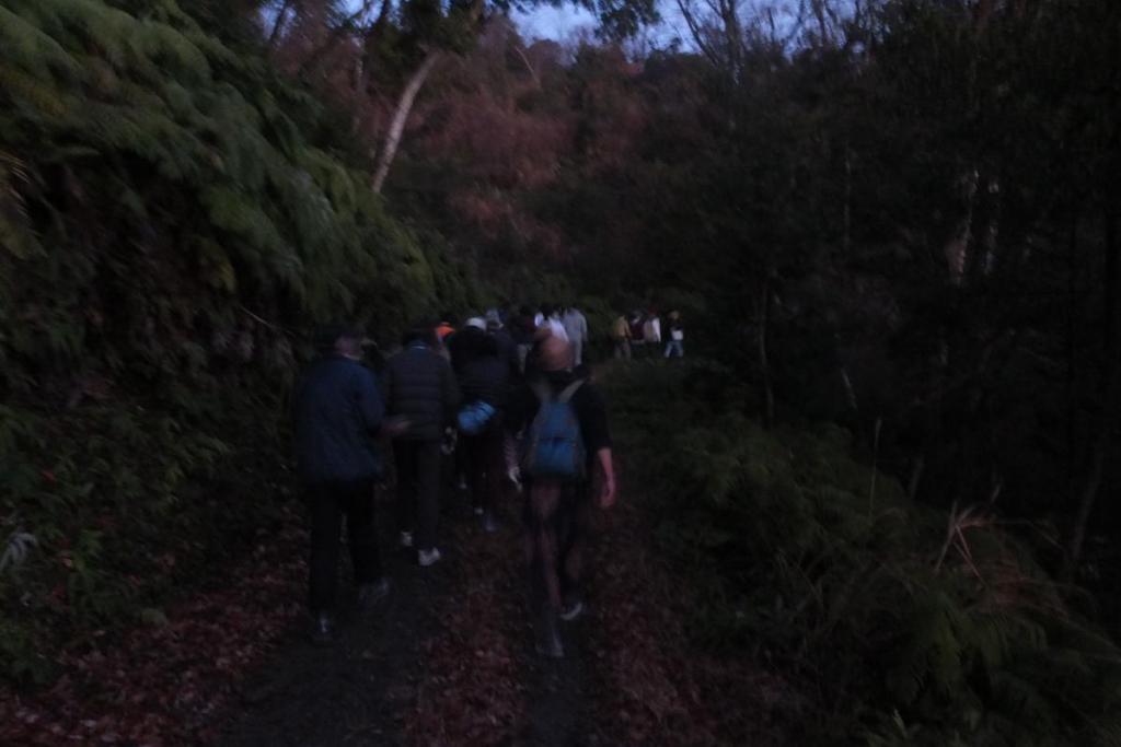 多くの方が山頂を目指します