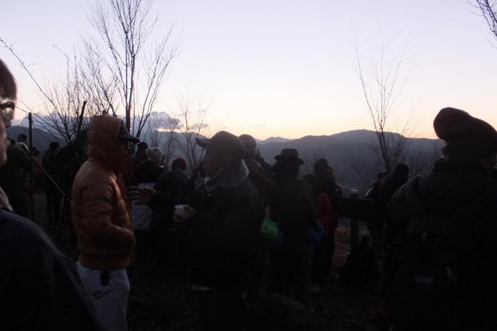 其処ここで新年の挨拶が交わされていました