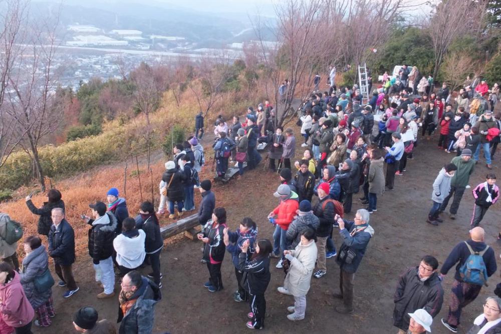 もうすぐ朝日が昇りますね