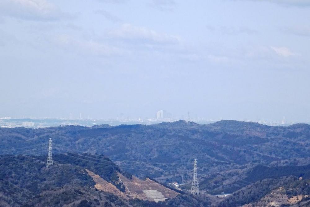 平成の大崩れからは名古屋のビル群が見えます