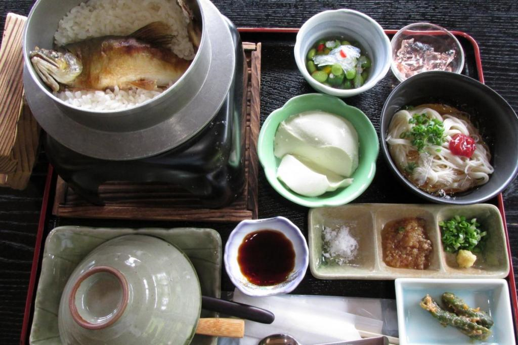 鮎釜めし（限定・先着10食・予約不可）