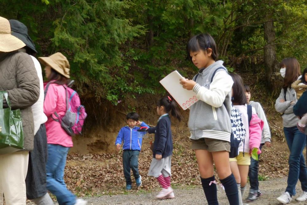 子供たちも真剣にメモします