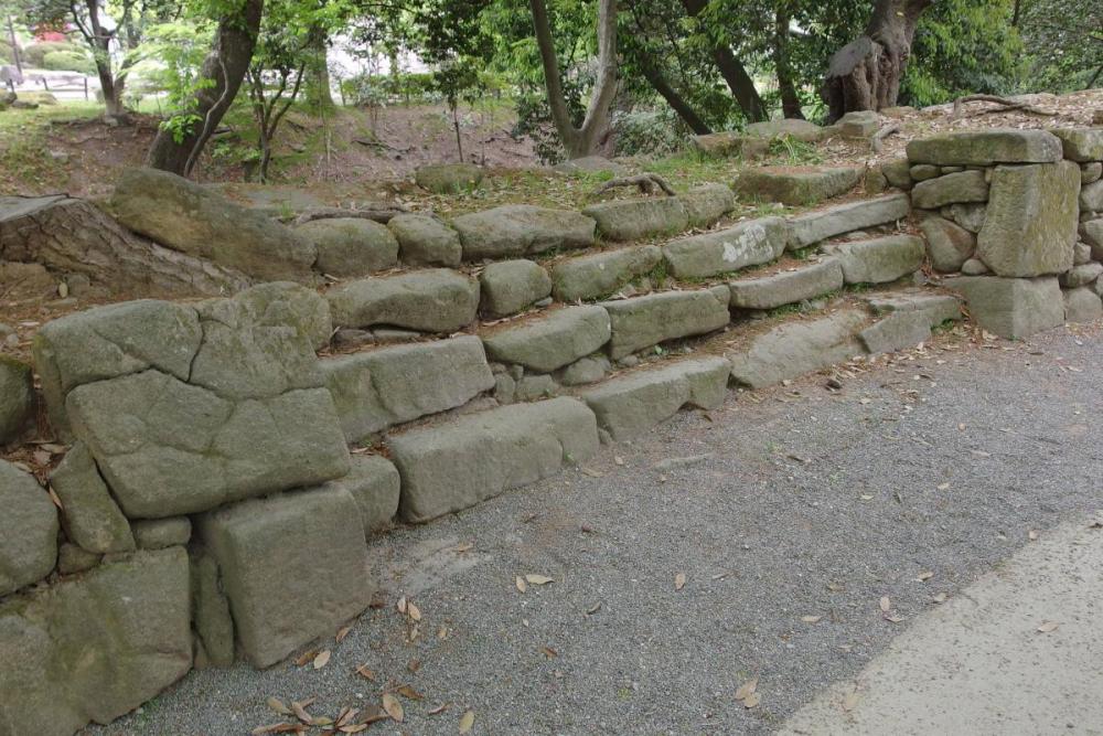 雁木（がんぎ）も立派な城郭遺構