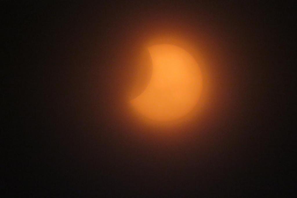 欠けた太陽