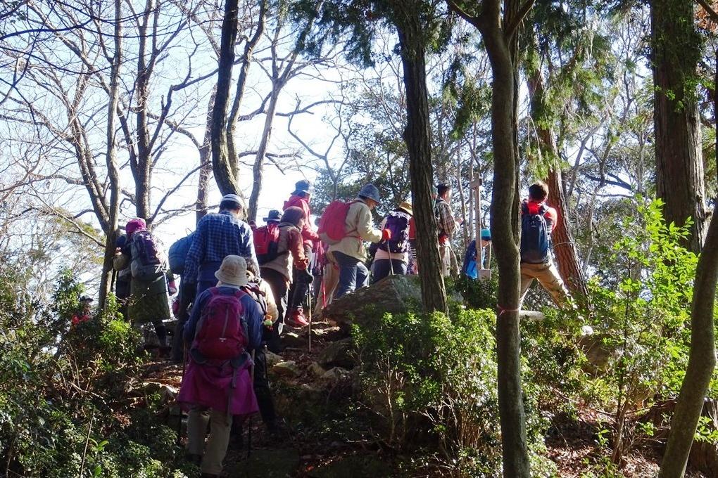 水晶山頂上での休憩タイム