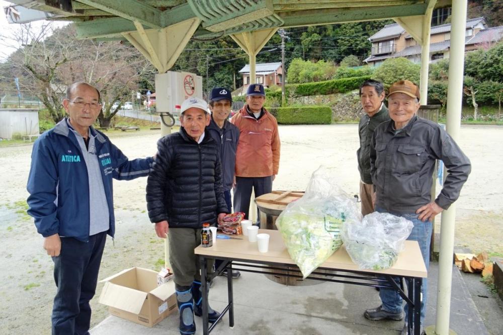 朝早くから準備に当たる鳥川ホタル保存会の方々