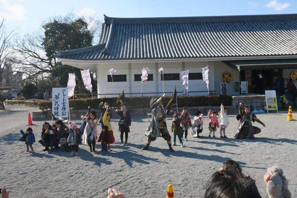 全員で一緒に「かちどき」！