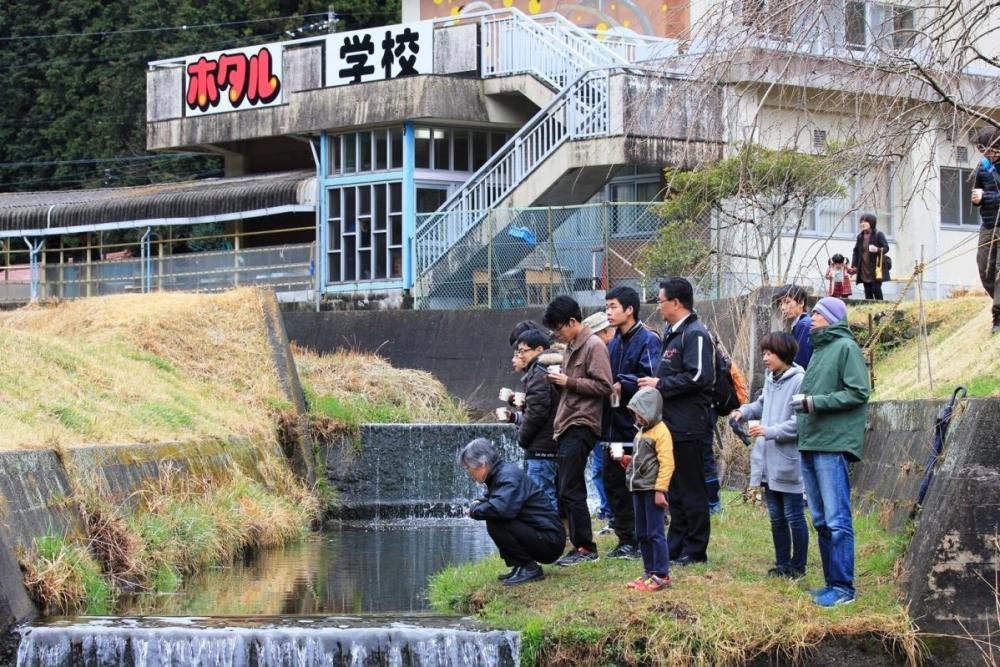 ホタル学校裏の川辺へ移動。準備はできたかな？