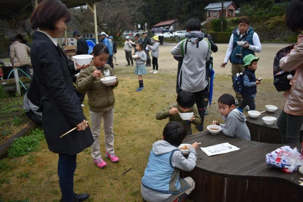 みんなで談笑しながらいただきました。ごちそうさまでした。