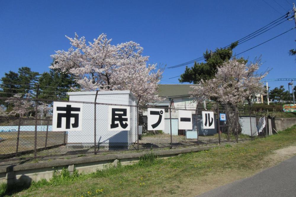 市民プール前2