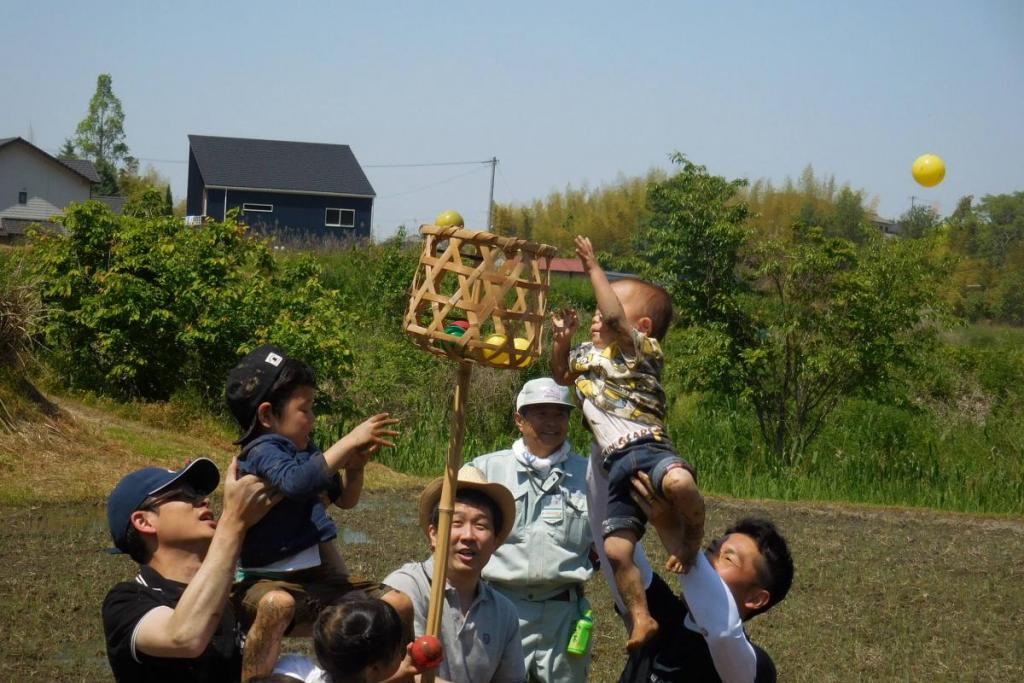 小さなお子さんの見事なダンクシュート！