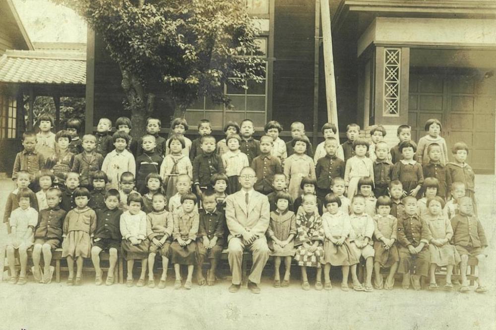 岡崎市岡崎尋常高等小学校２年生集合写真　1940年撮影　個人蔵