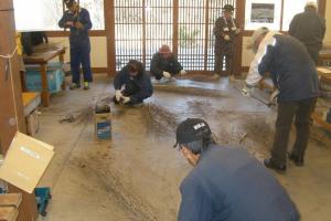 竹ぼうき作り体験