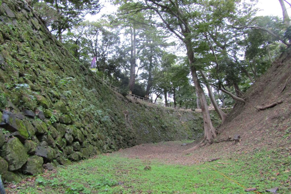 岡崎城跡清海掘発掘調査現地説明会