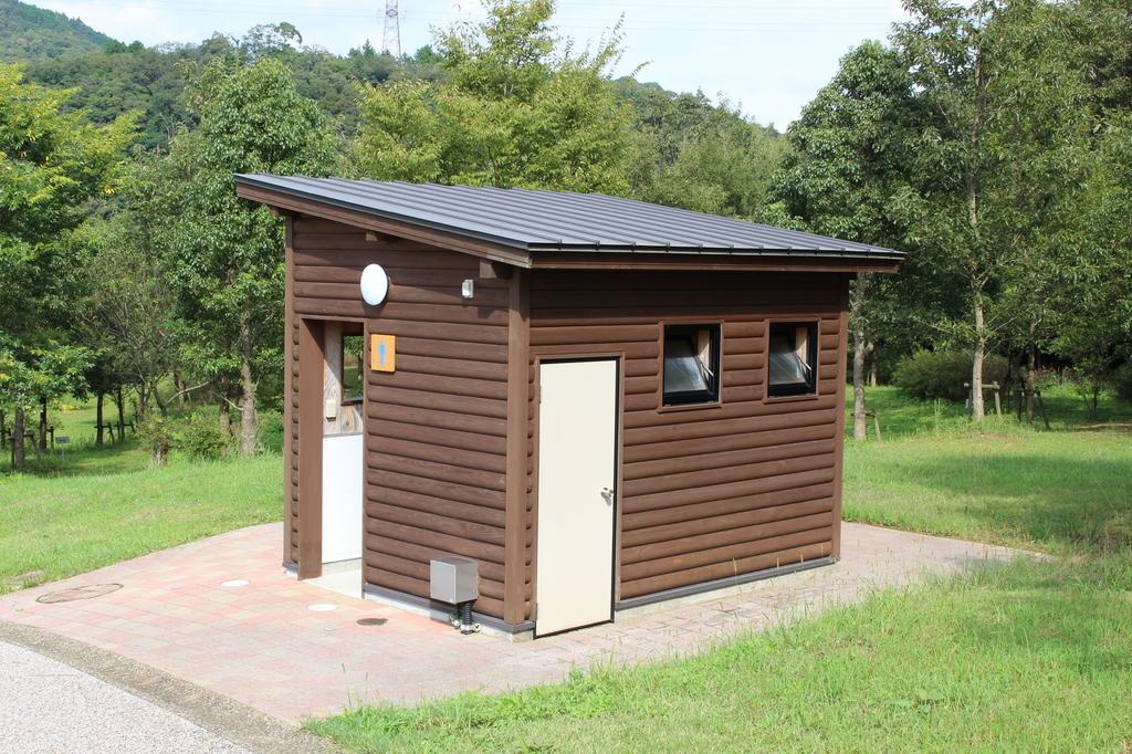 屋外にもトイレがあるので安心