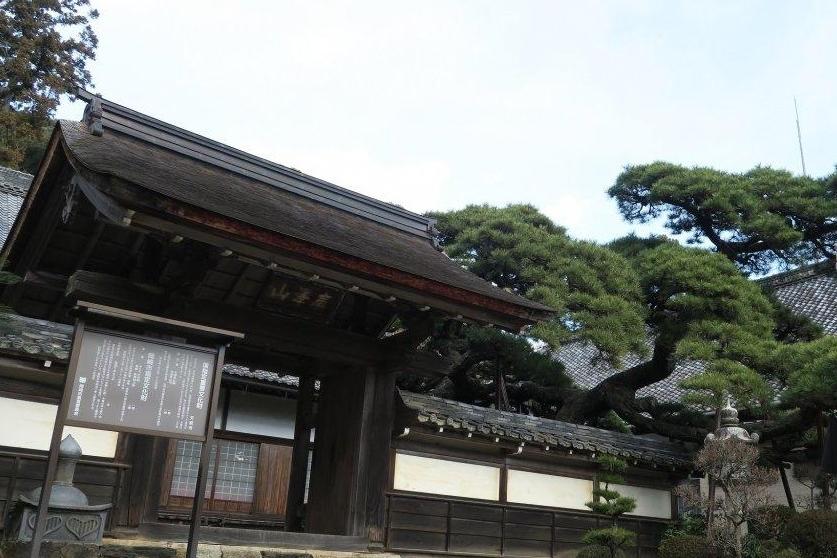 天恩寺山門（国重要文化財）