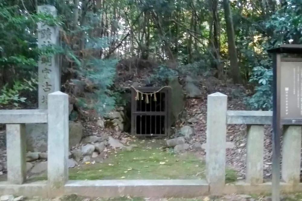 丸山古墳