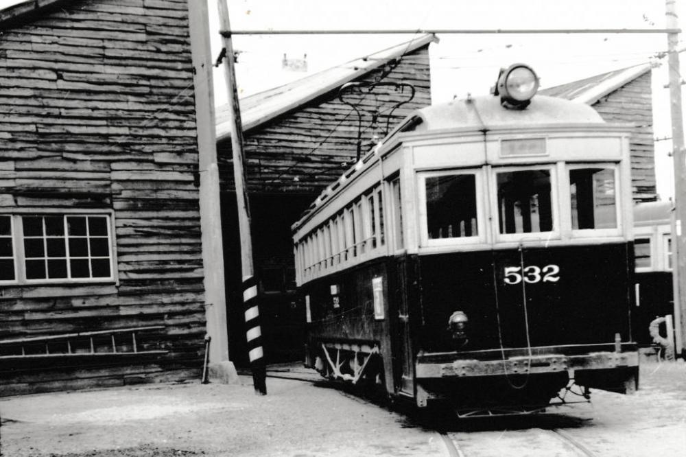 岡崎車庫（写真提供：藤井建氏）