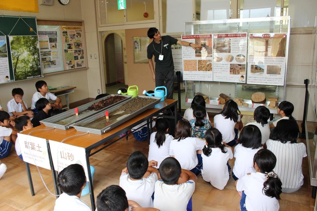 小学生向けの環境教室（体験学習）