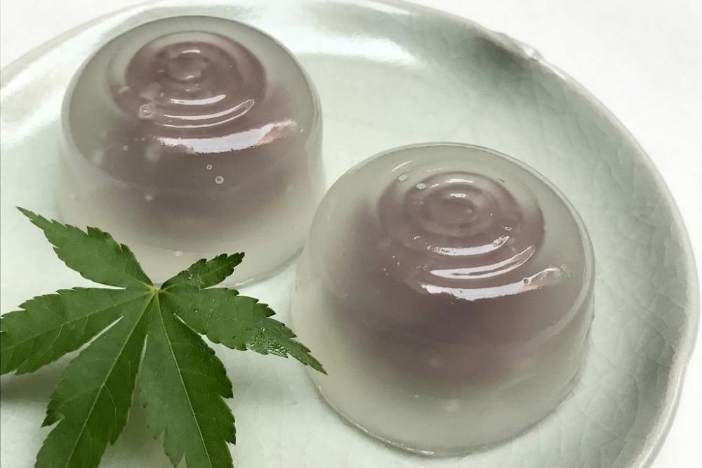 口どけの良いこしあんとつるんとした喉越し・水まんじゅう（小豆）／1個150円（税別）