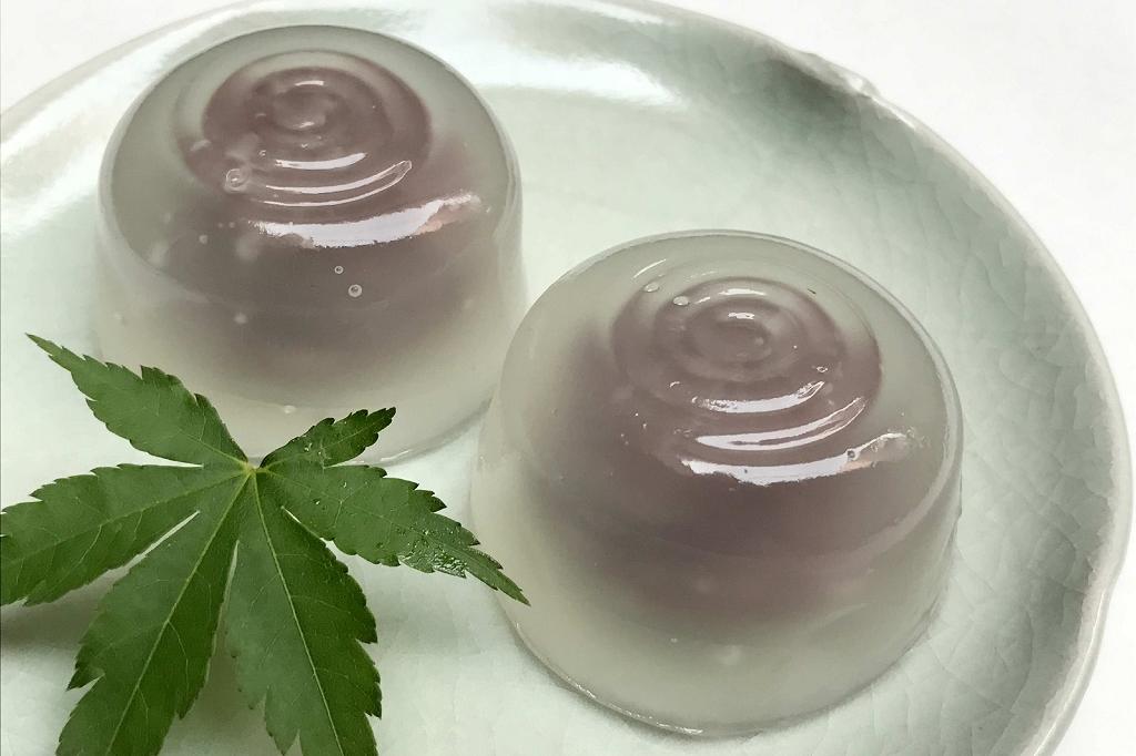 口どけの良いこしあんとつるんとした喉越し・水まんじゅう（小豆）／1個150円（税別）