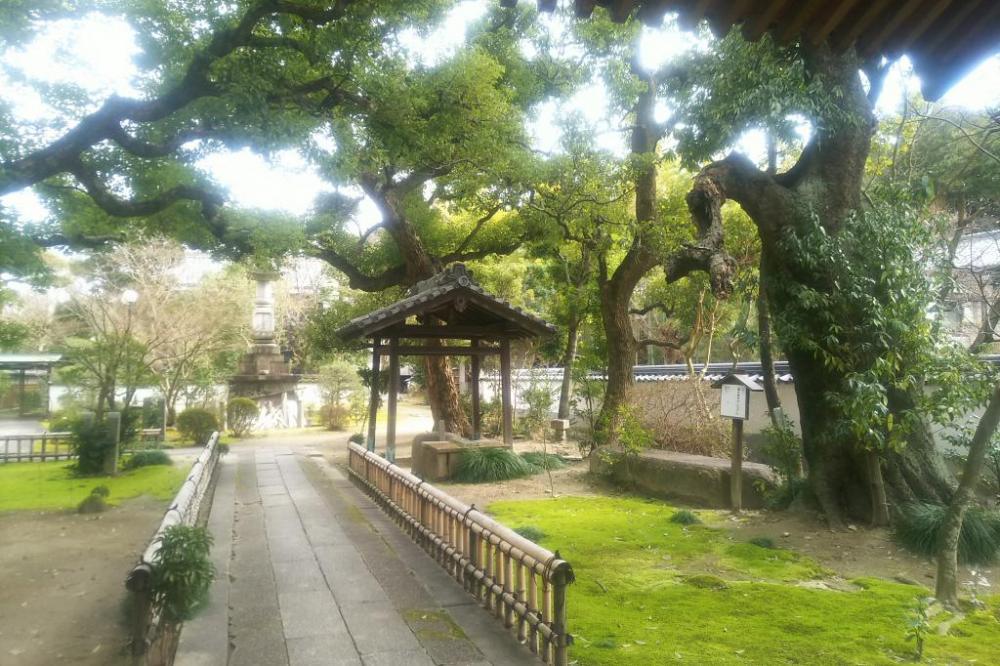 昌律律寺境内