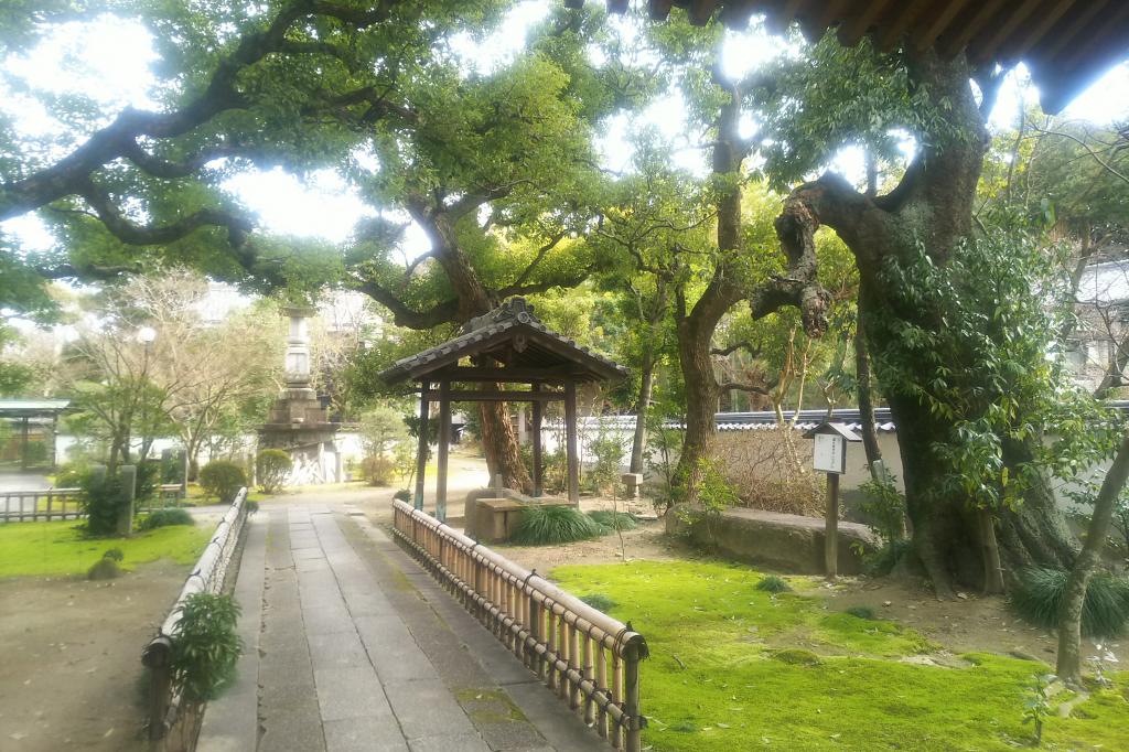 昌律律寺境内