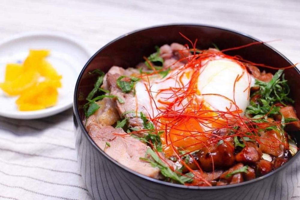 岡崎おうはんやきとり丼