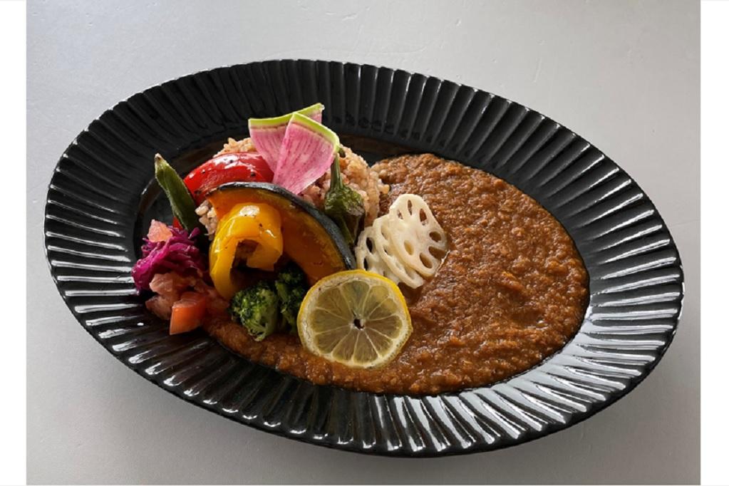 1日分の野菜必要摂取量半分が含まれています。嬉しいサラダ付き。