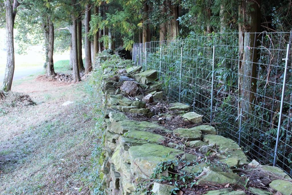万足平の猪垣